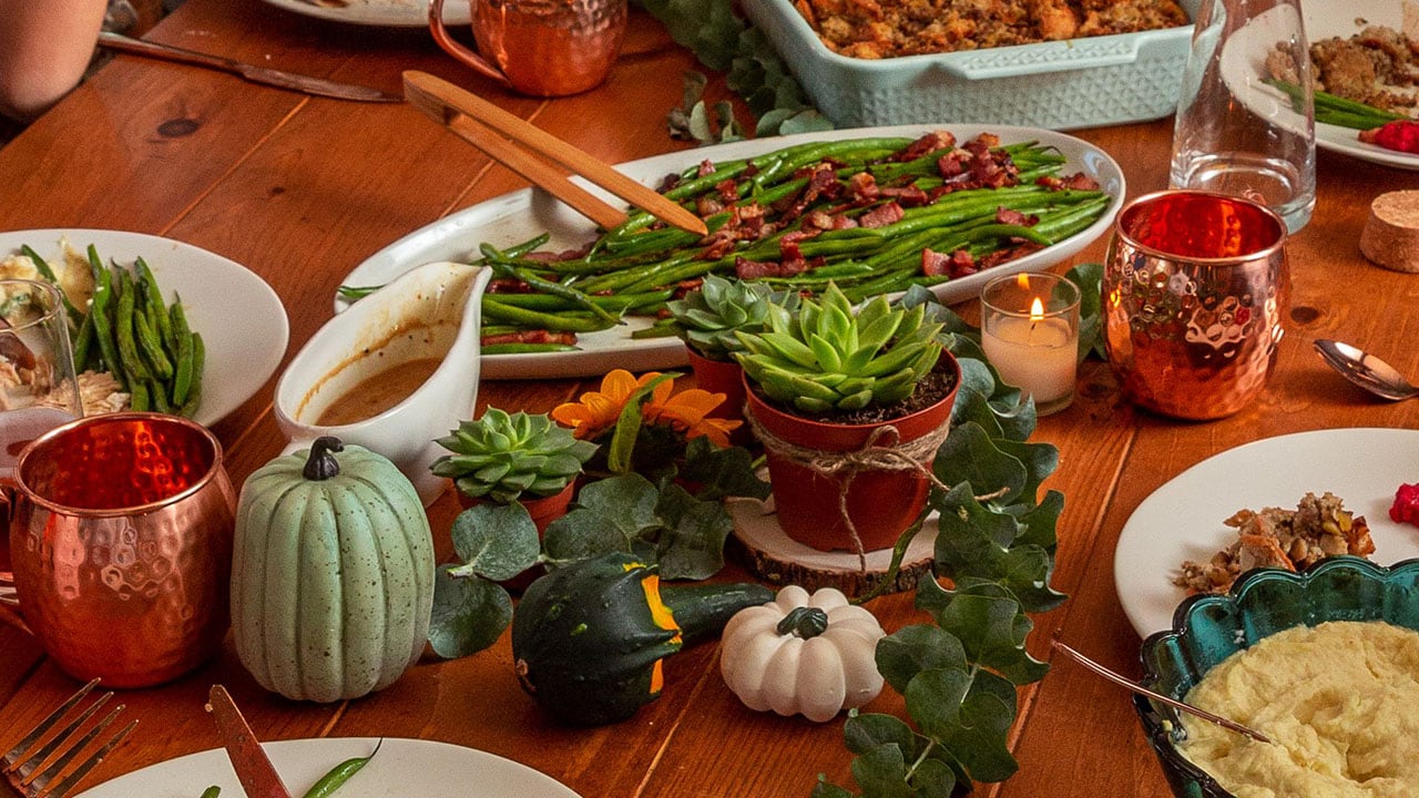 friendsgiving decor