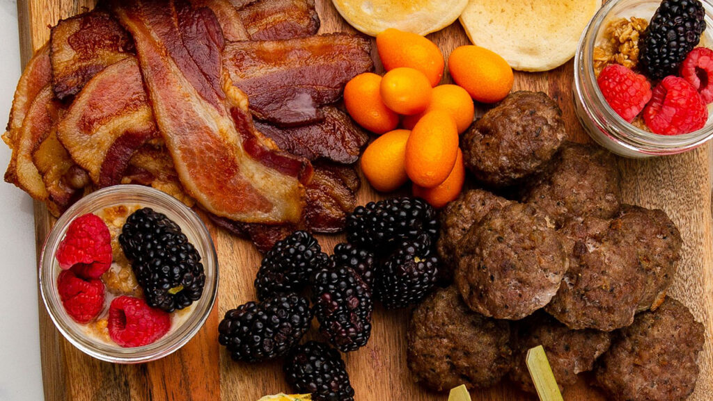 ham and burger patty with fruits